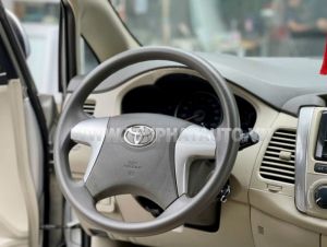 Xe Toyota Innova 2.0E 2016