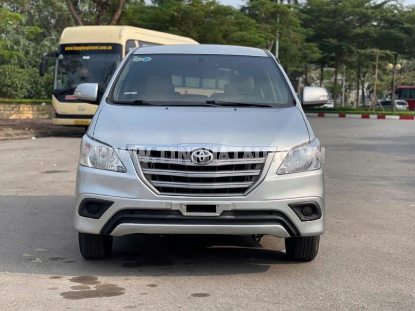 Toyota Innova 2.0E