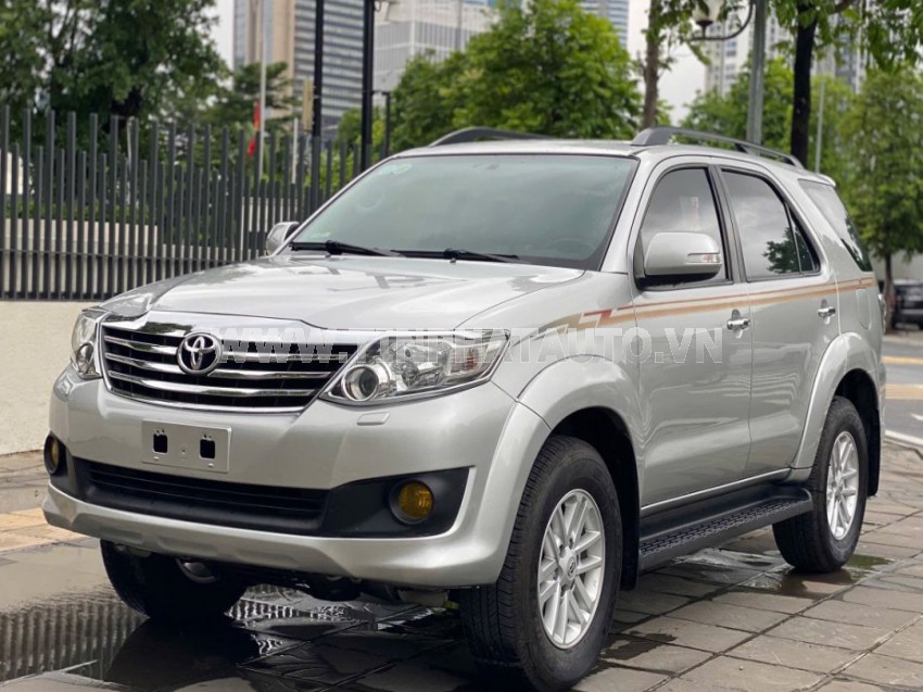 Toyota Fortuner 2.7V 4x4 AT 2014