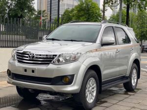 Xe Toyota Fortuner 2.7V 4x4 AT 2014