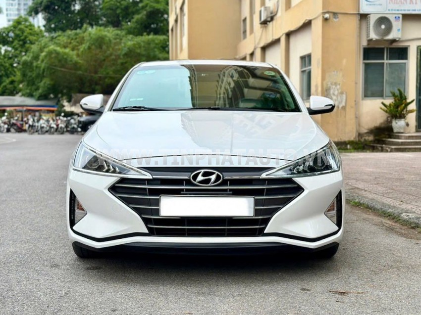 Hyundai Elantra 1.6 AT